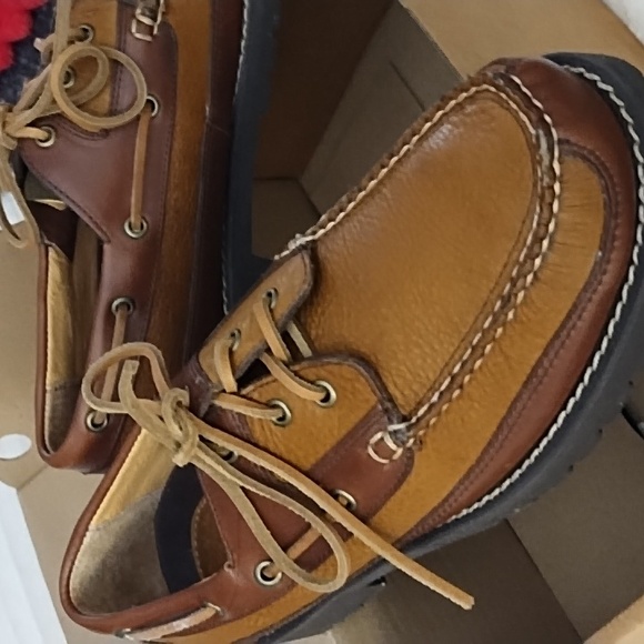L.L. Bean Tan and Brown Boat Shoes NEW Size 10 - Picture 2 of 2
